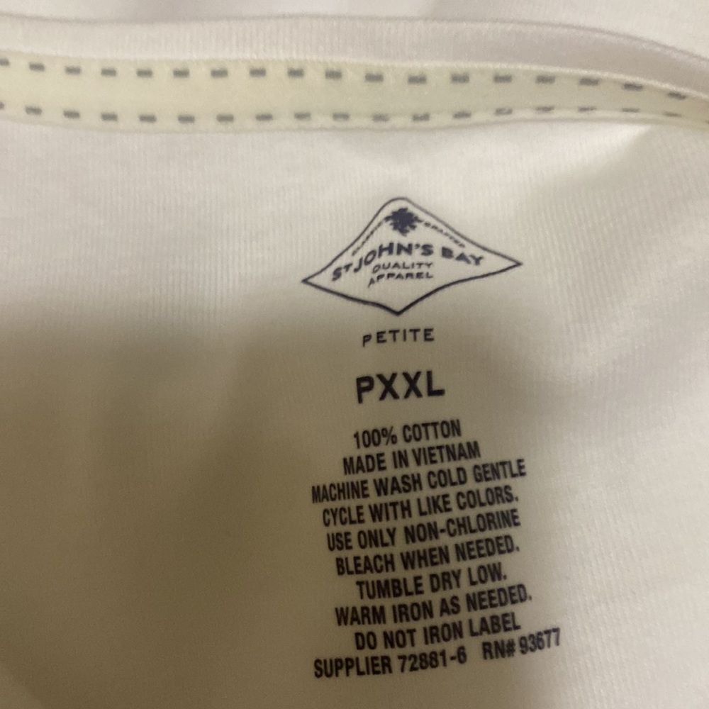Cool white shirt - Picture 3 of 3